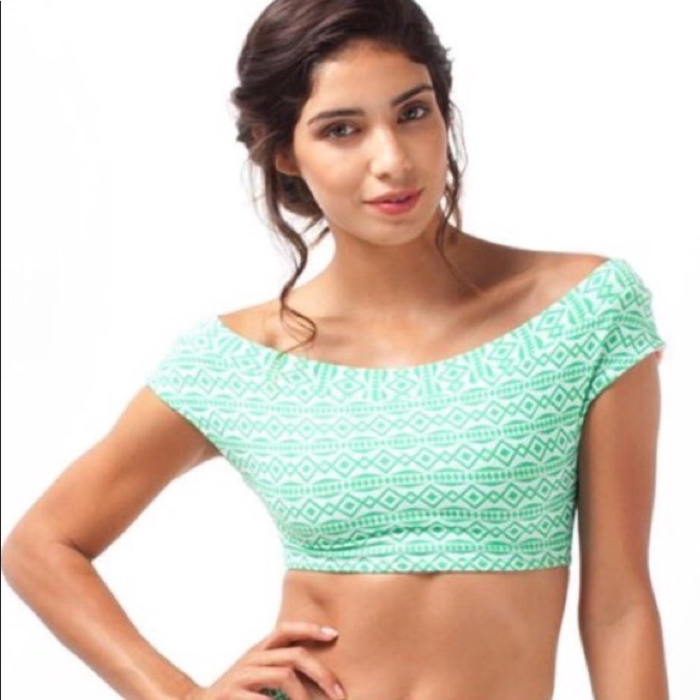 Seea Chicama off-the-shoulder crop surf top and Balboa leggings—green/white, L